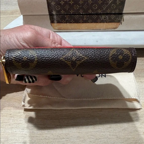 Limited Edition Louis Vuitton Zippy Wallet - Picture 5 of 9